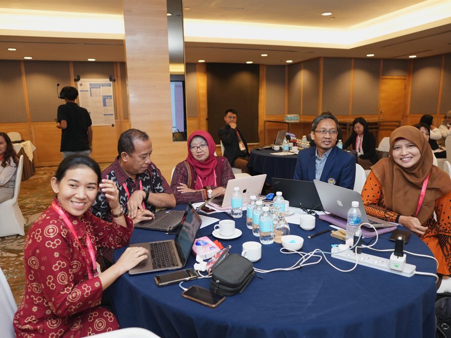 Delegates networking around the round tables